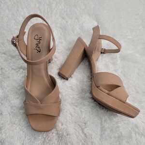 Y-Not Keeper‎ Dress Sandals Womens Size 7.5 Beige Faux Suede High Block Heel